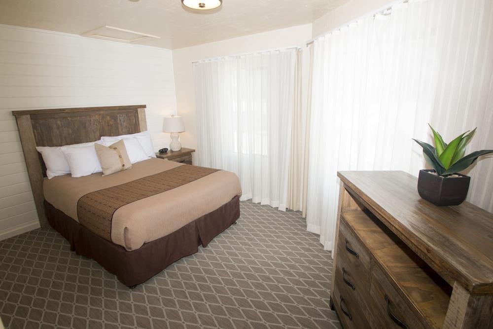 Capitola Venetian Hotel