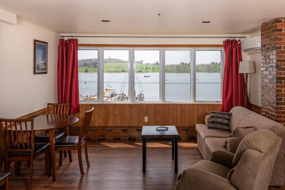 The Dockside Inn & Restaurant