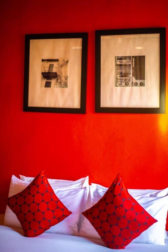 The b Ranong Trend Hotel