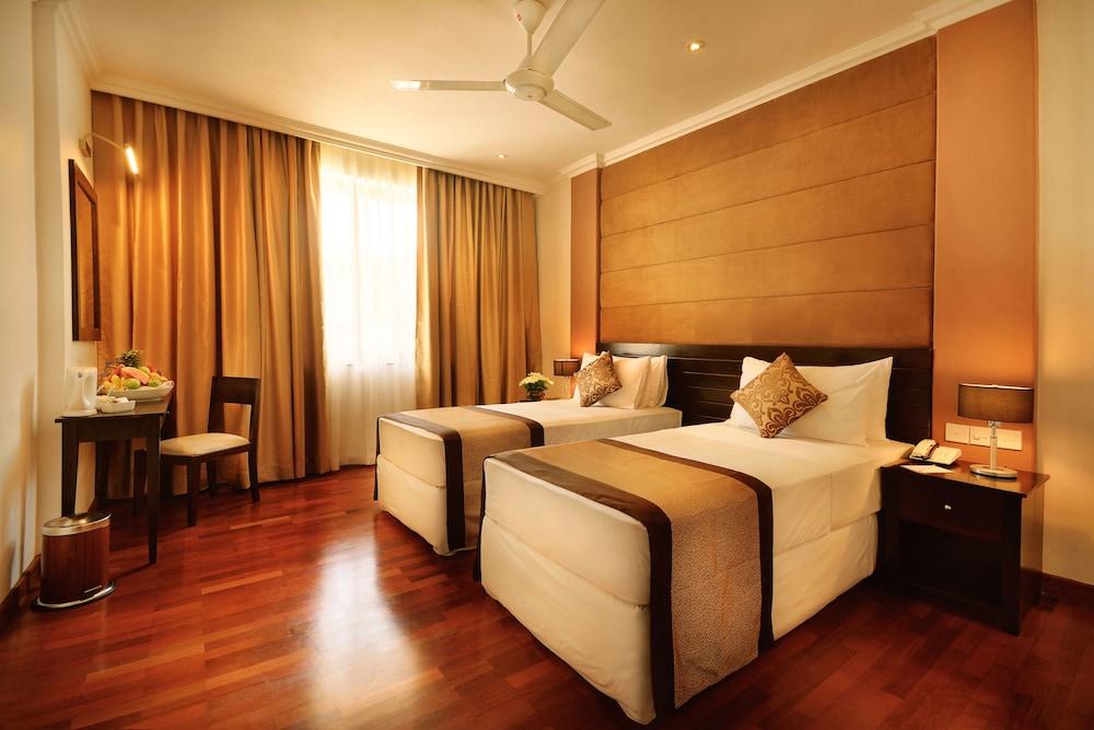 Kandy City Hotel by Earl's