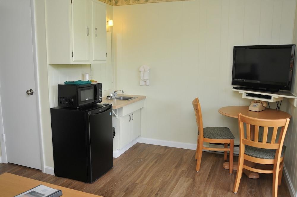 Friendship Oceanfront Suites