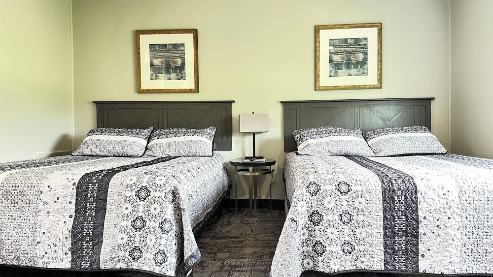 Colonial Valley Motel