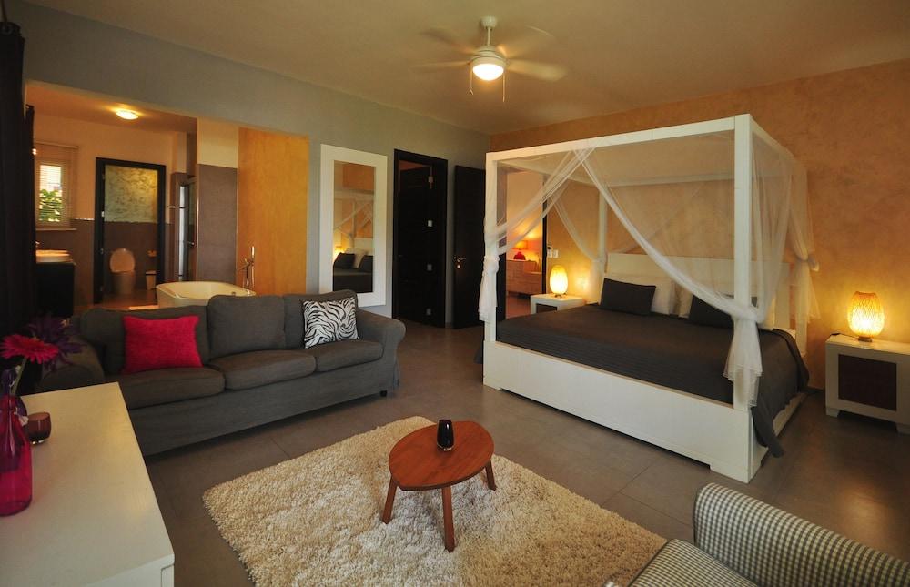 Instyle Residences at Infiniti Blu