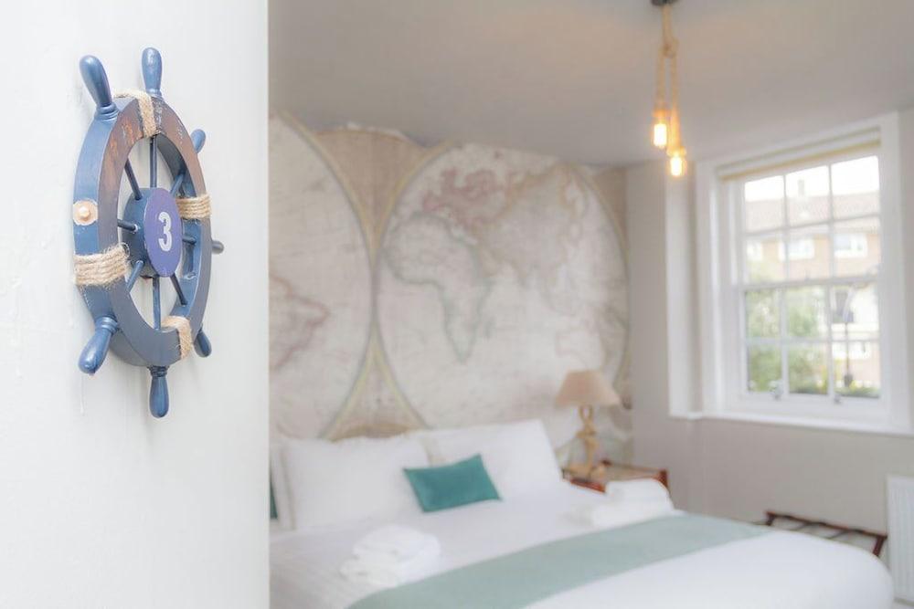 The Captain Cook Hotel