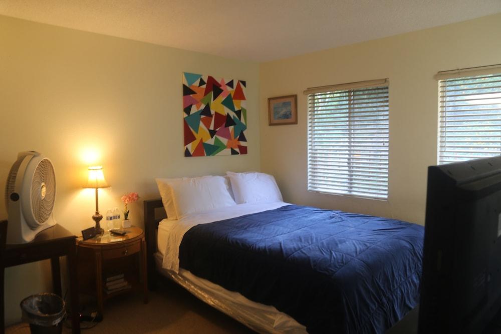 Bed and Breakfast in Hollywood Hills