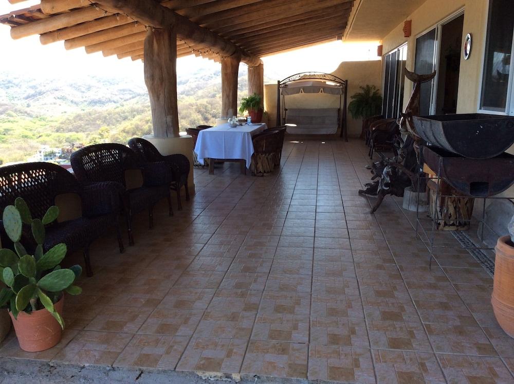 La Escollera Suites Adults Only