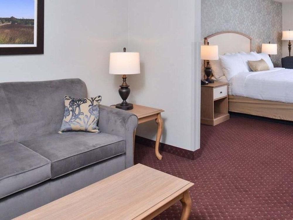 Appomattox Inn and Suites