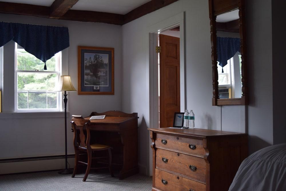 New Hampshire Mountain Inn