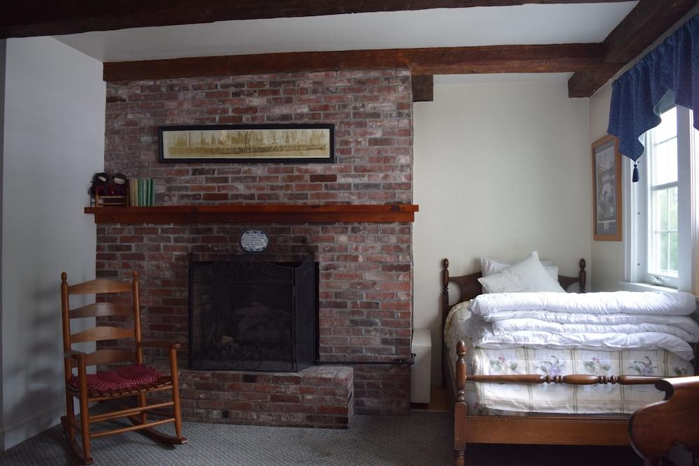 New Hampshire Mountain Inn