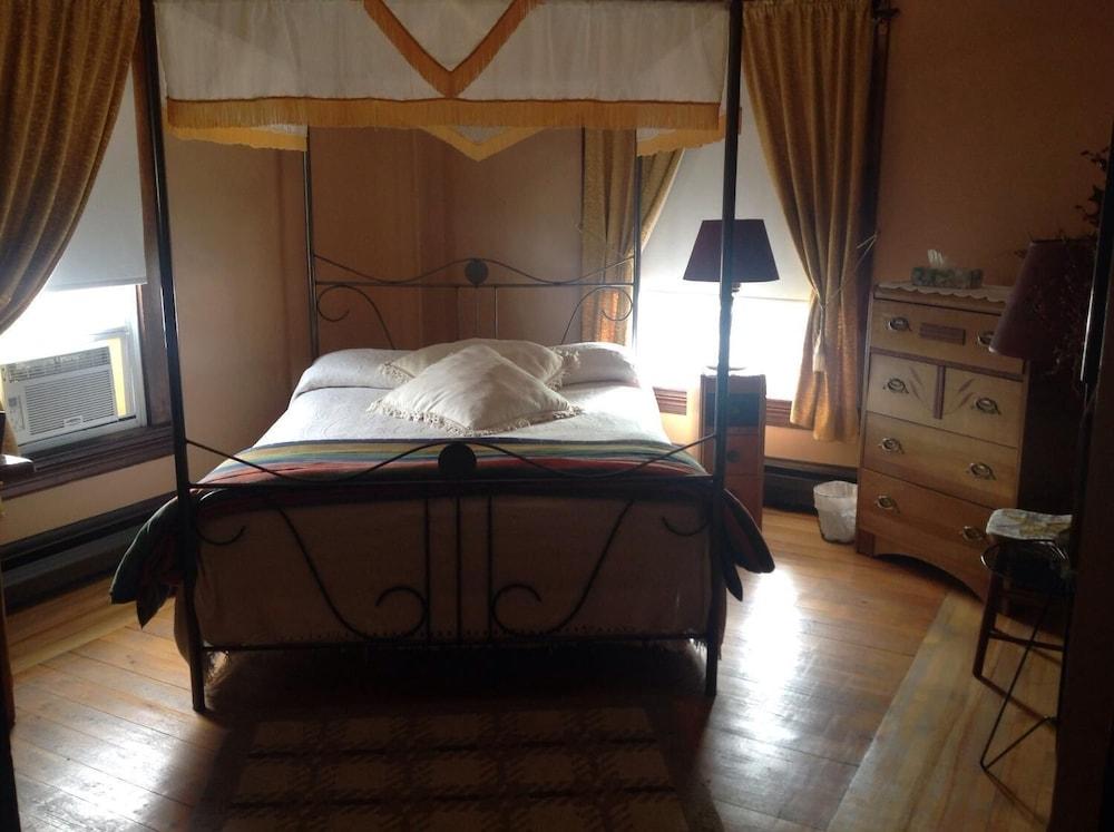 Maison McKenzie House