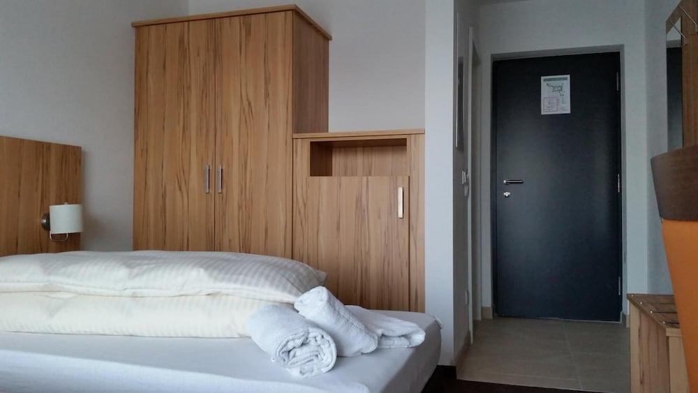 Schäfer Boardinghouse