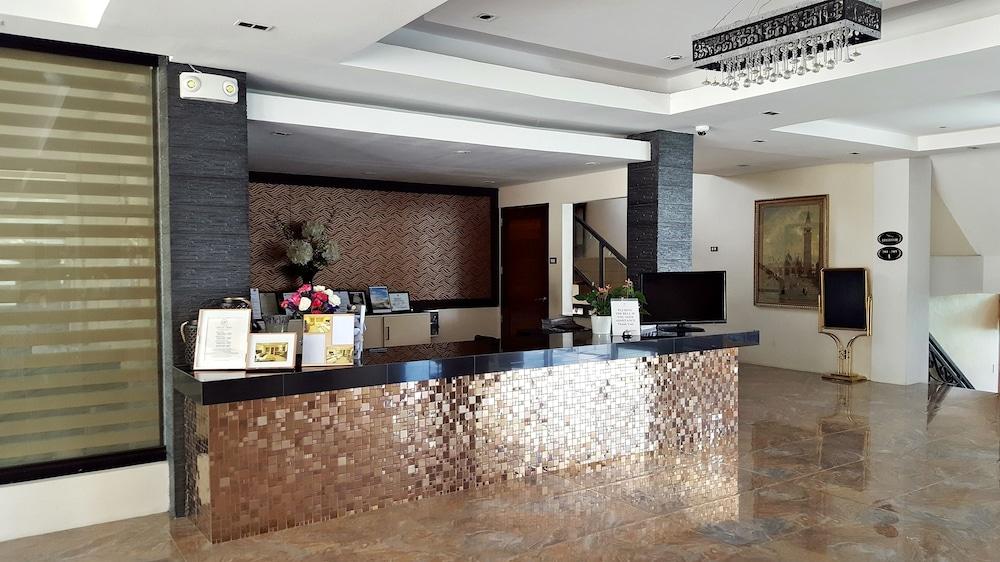 Splash Suites Hotel Tagaytay