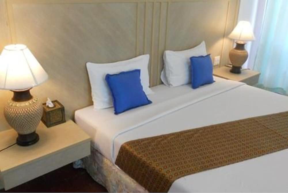 Nakara Long Beach Resort