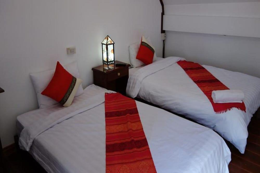 Namkhan Riverside Hotel