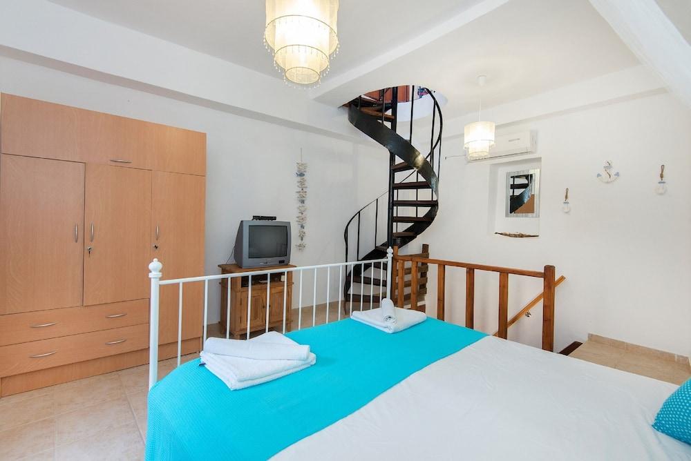 Old Town Roloi House