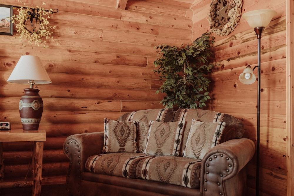 Bryce Canyon Log Cabins