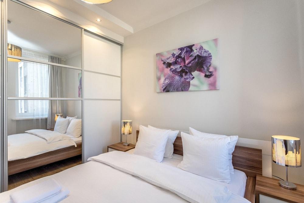 Apartament Chmielna by Your Freedom