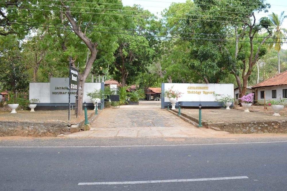 Jayasinghe Holiday Resort
