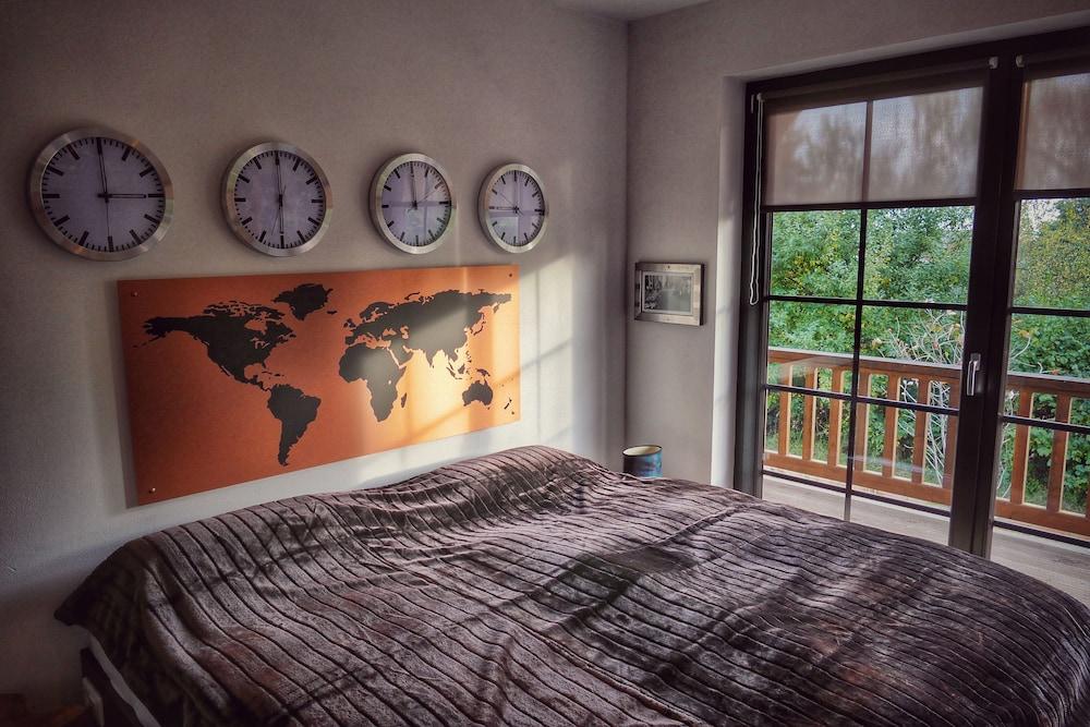 Road Stop Neandertal