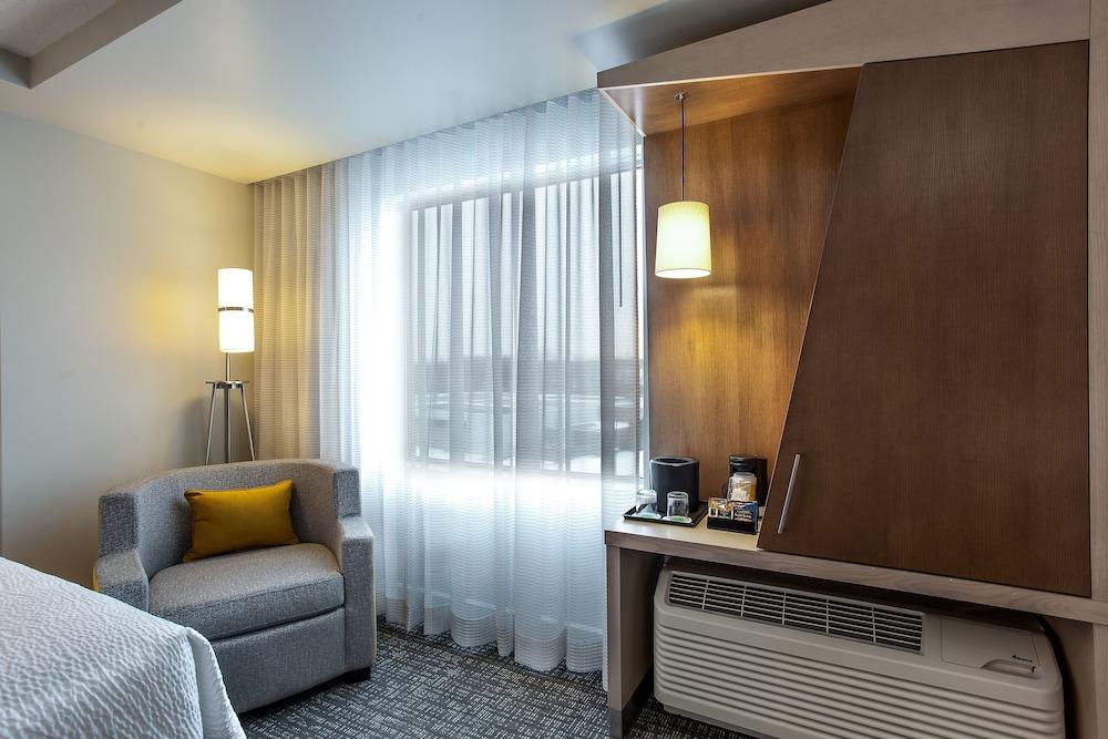 Courtyard by Marriott Montreal West Island/Baie D'Urfe
