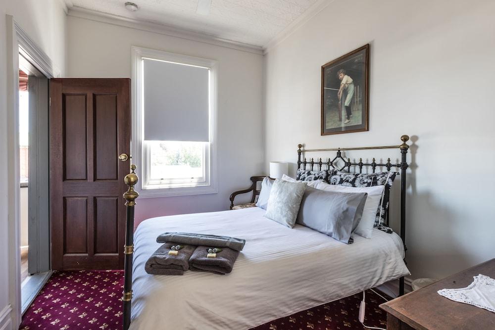 Corner Hotel Alexandra