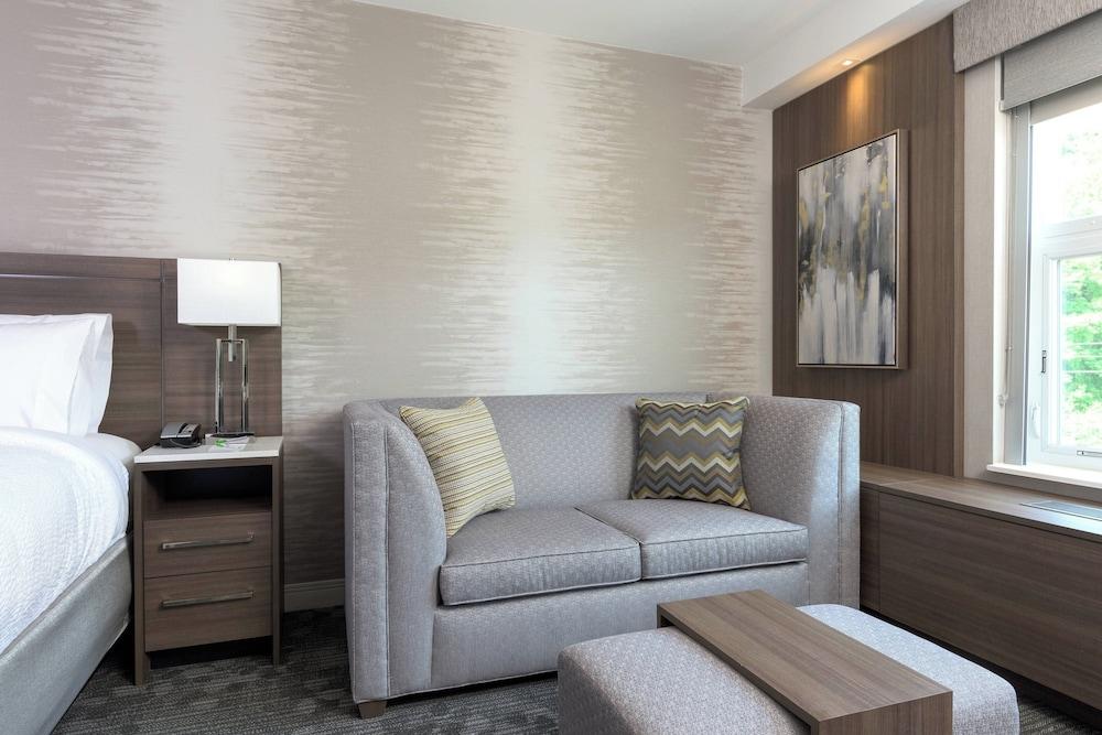 Courtyard by Marriott Edgewater NYC Area