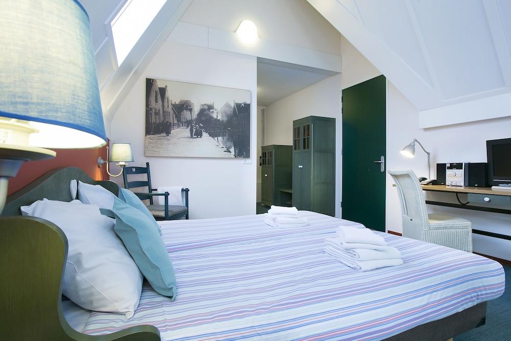 Roompot Hotel Marinapark Volendam