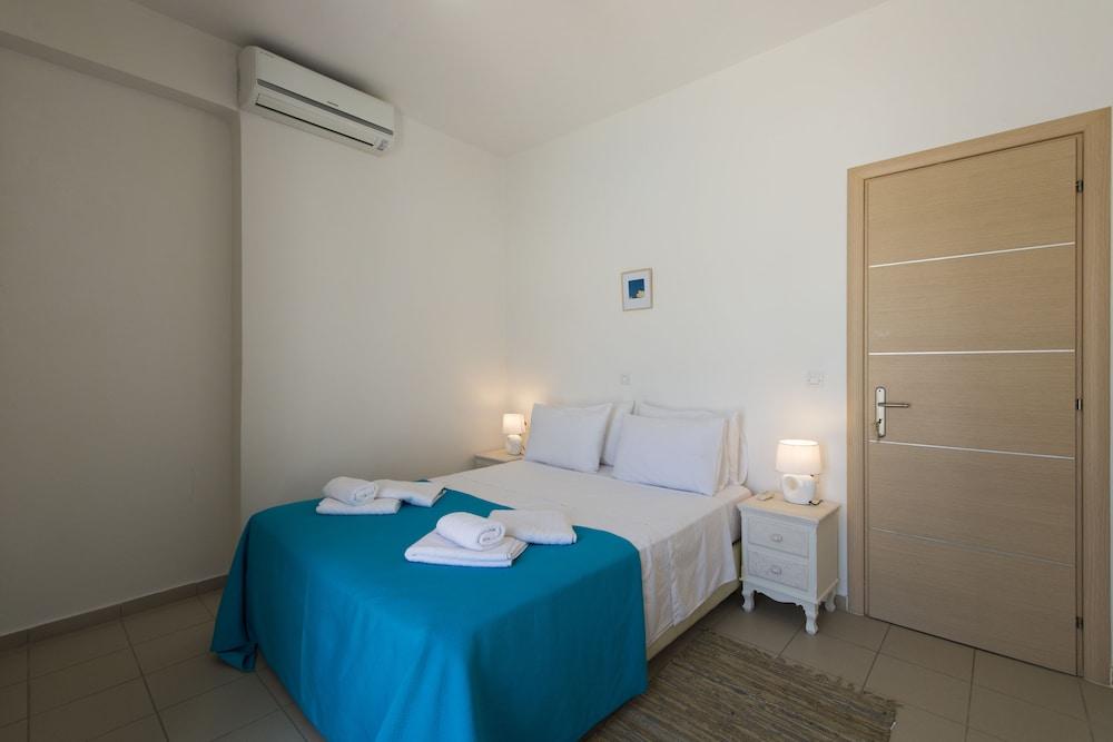 Santorini Traditional Suites