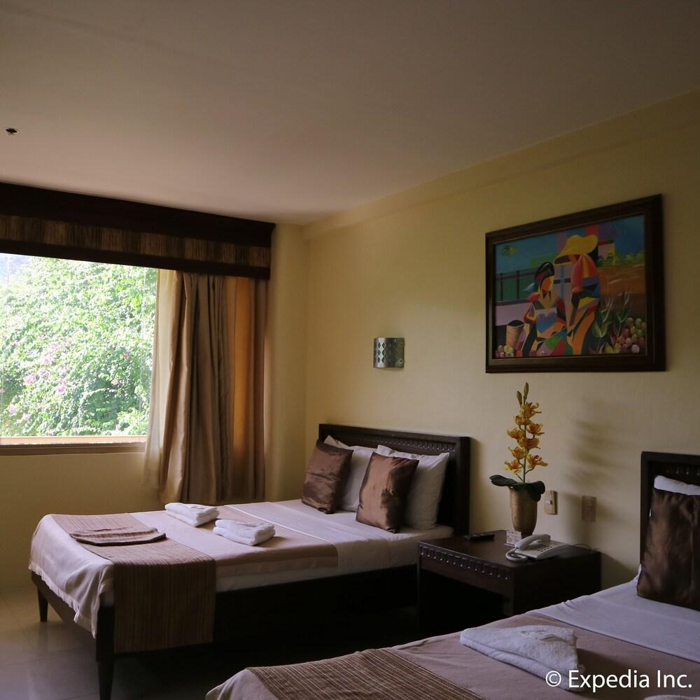 Splash Oasis Resort Hotel