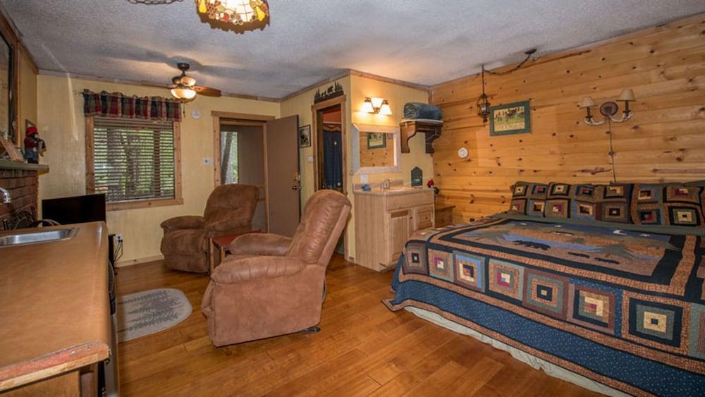 Whispering Pine Cabins