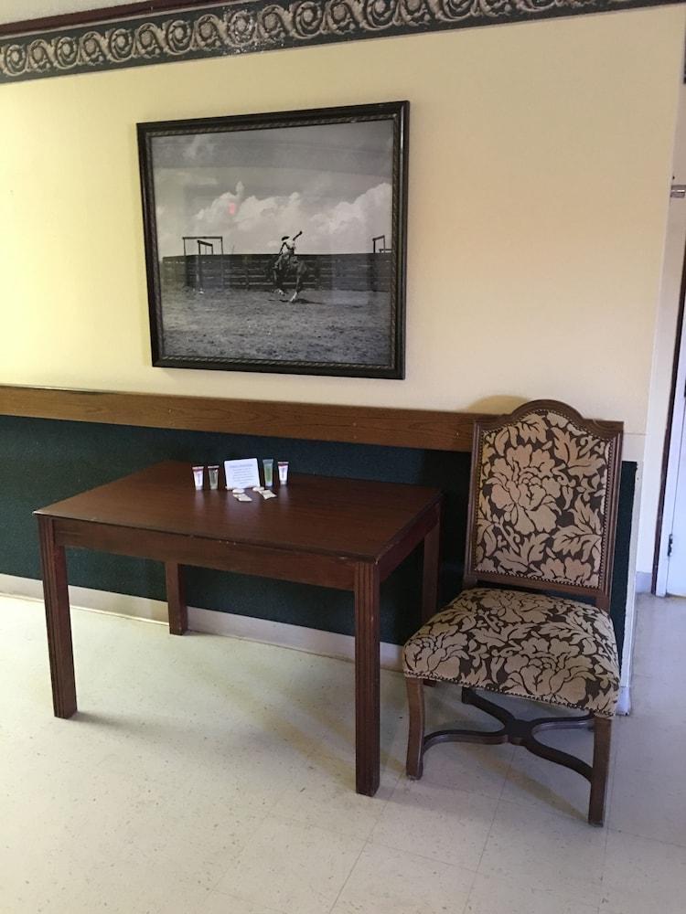 Reddy Inn and Suites