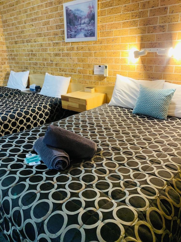 Town & Country Motor Inn