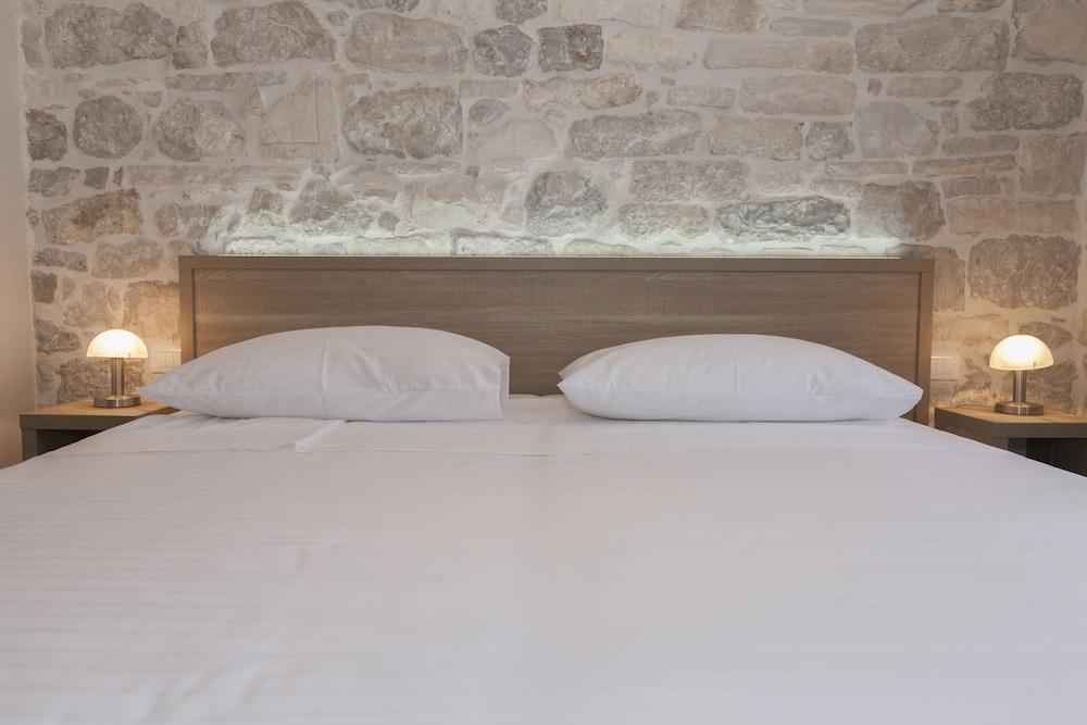 Tifani Luxury Rooms 2