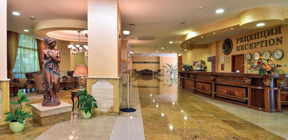 Estreya Palace & Residence