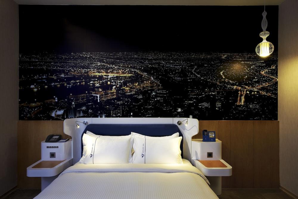 Airline lnn Green Park Way