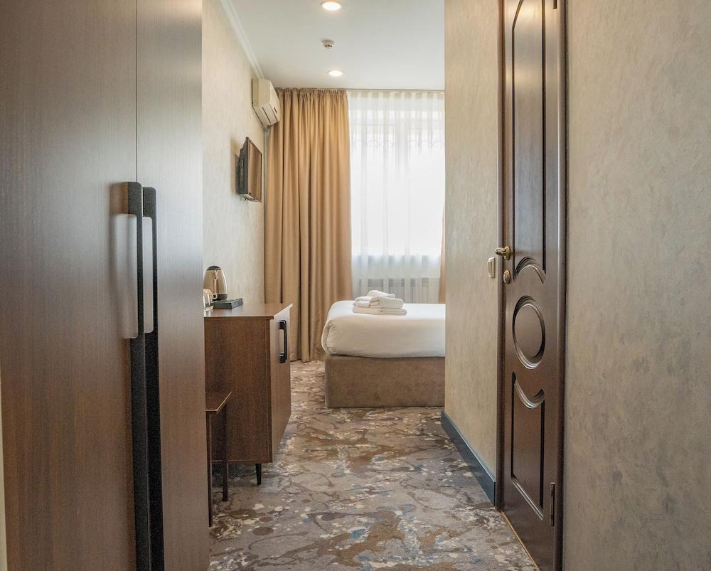 Hotel MILDOM Express