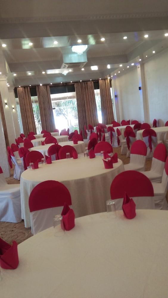 Green Shadows Beach Hotel