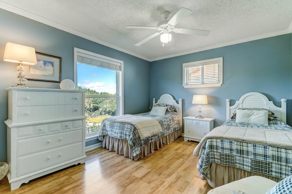 Redecorated Pet Friendly Home by RedAwning