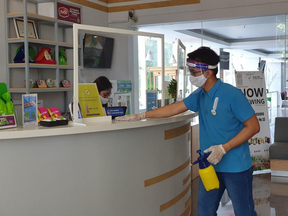 POP! Hotel Diponegoro Surabaya