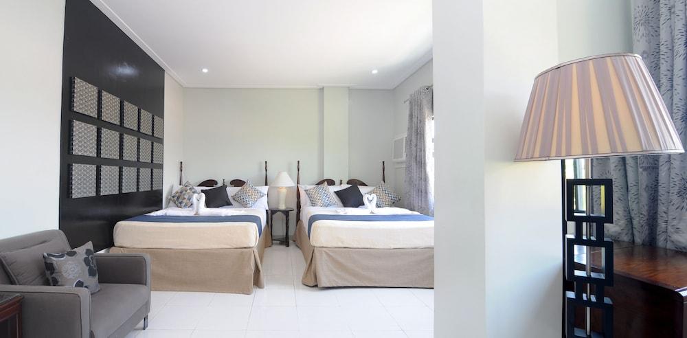 717 Cesar Place Hotel