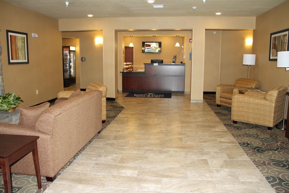 Cobblestone Hotel & Suites – Devils Lake