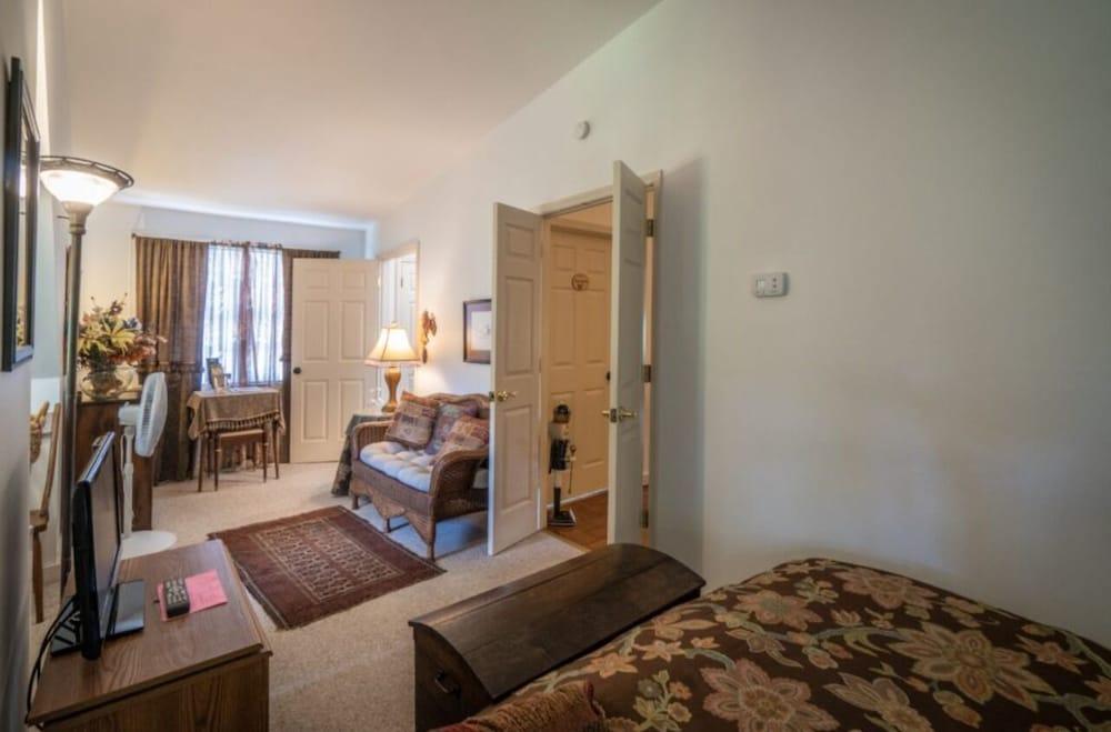 Stone Haus Bed & Breakfast