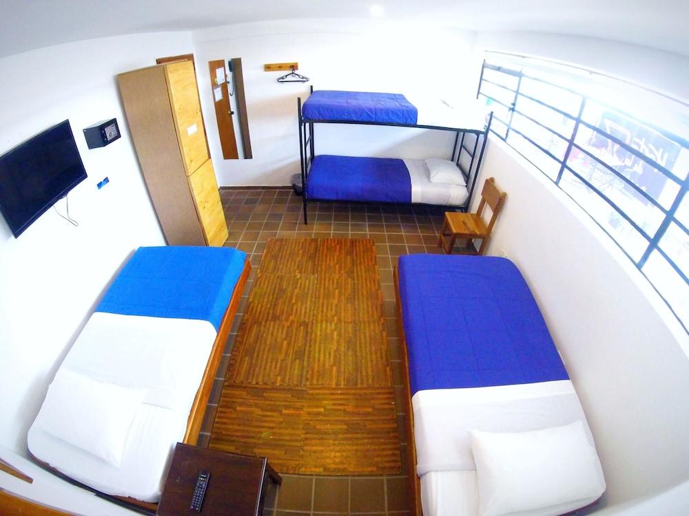 Hostal De La 57 - Hostel