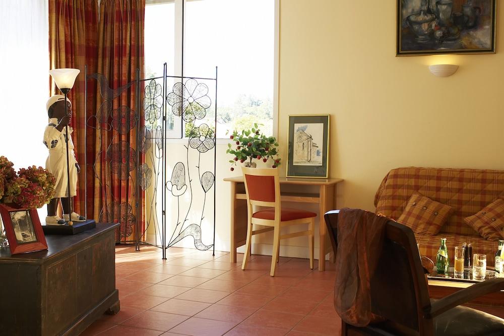 Le Continental Hotel