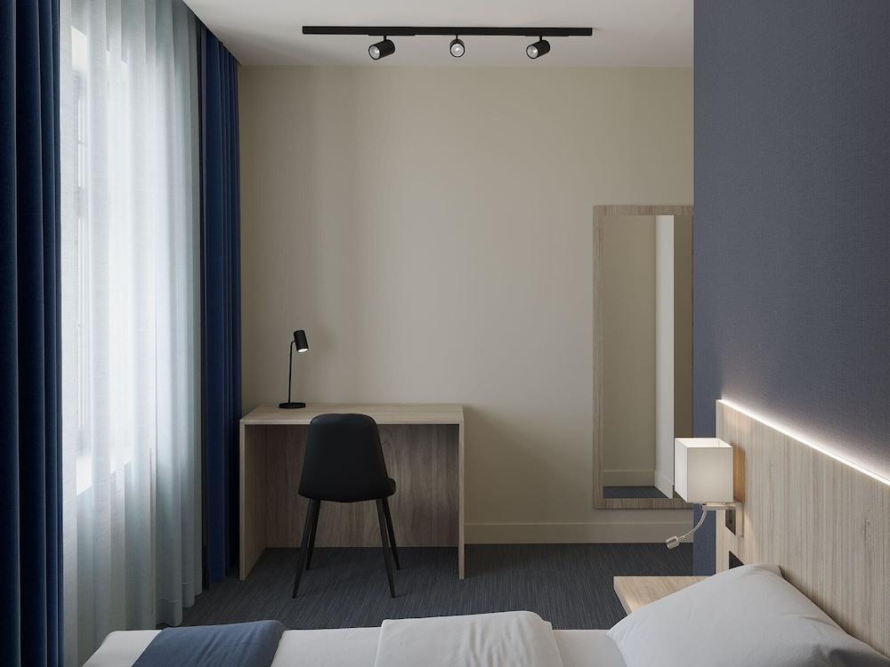 BREEZE Hotel Victoria - Self-Service