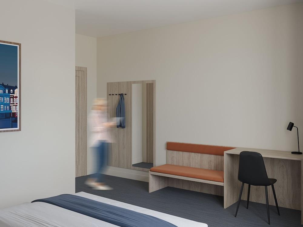 BREEZE Hotel Victoria - Self-Service