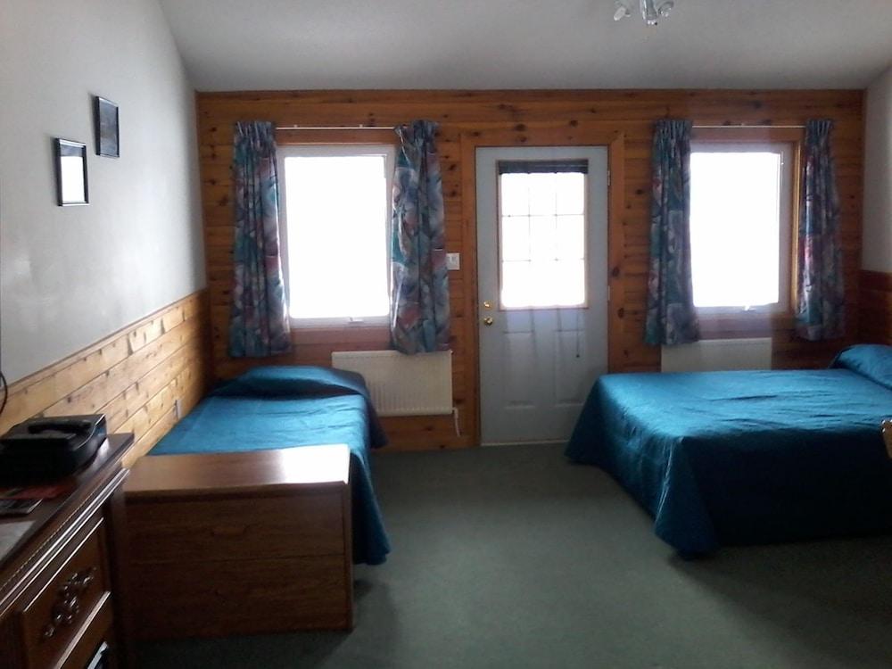 Quiet Bay Inn & Café