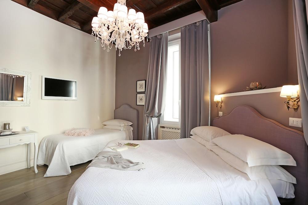 Piazzetta de' Monti Suites