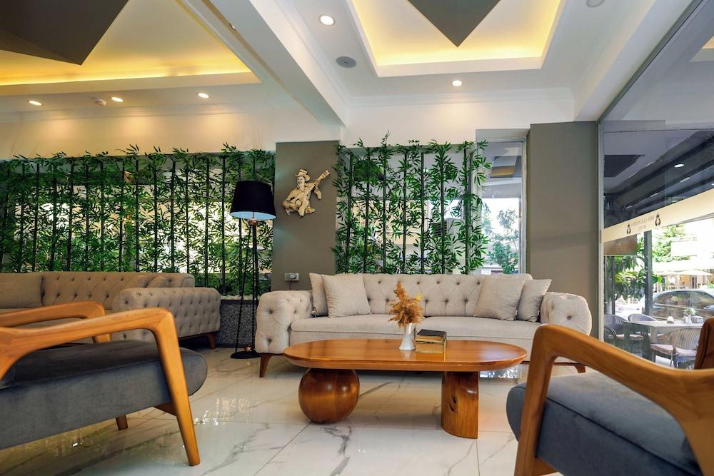 Miss Cleopatra Hotel