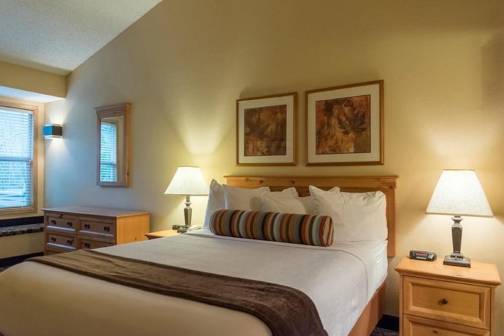 Whispering Woods Resort